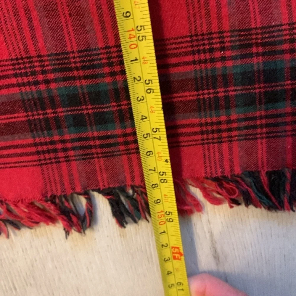 Table cover plaid‎ red green black fringed Christmas holidays